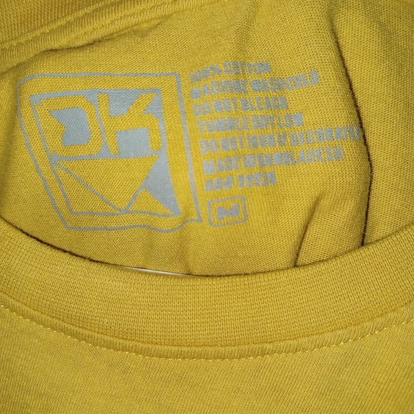 mens size medium rose t-shirt (runs small) - Picture 3 of 4